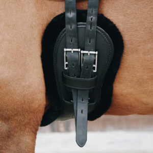 Kentucky-Sheepskin-Anatomic-Short-Girth-Black-1