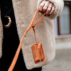 Velvet-Poop-Bag-Pocket-1