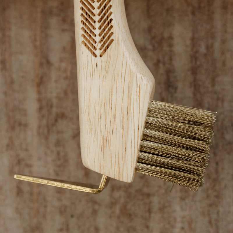 Grooming Deluxe Hoof Pick with Metal Bristles and Magnet 3 Grooming Deluxe Hoof Pick With Metal Bristles and Magnet