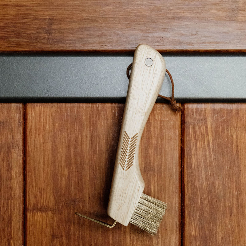 Grooming Deluxe Hoof Pick with Metal Bristles and Magnet 1 Grooming Deluxe Hoof Pick With Metal Bristles and Magnet