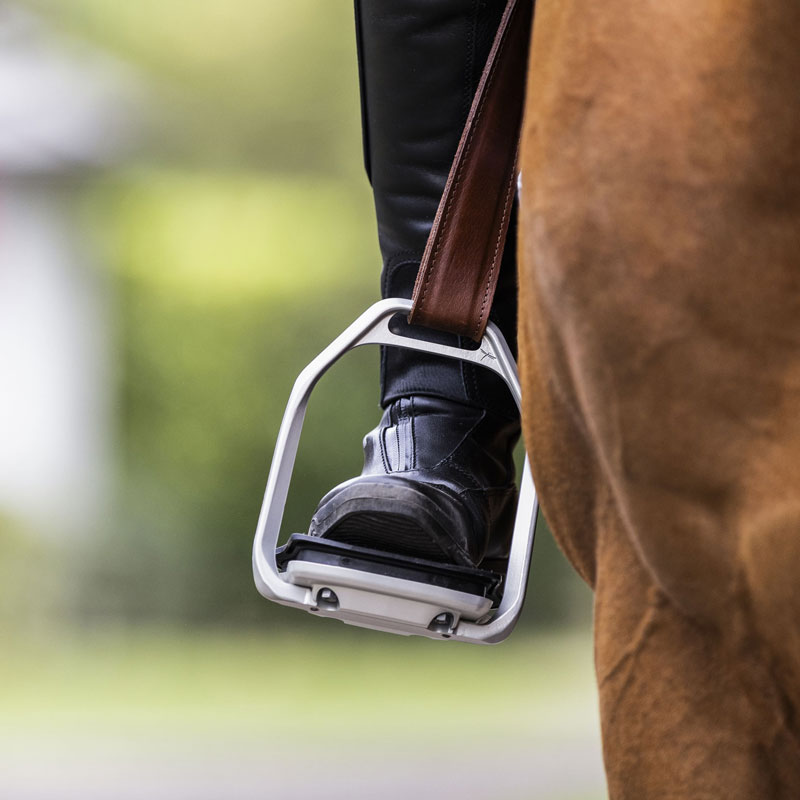 Freejump Air Pure Stirrups 1 Freejump Air Pure Stirrups