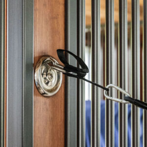 Grooming Deluxe Safety Tie In Use 82264-01