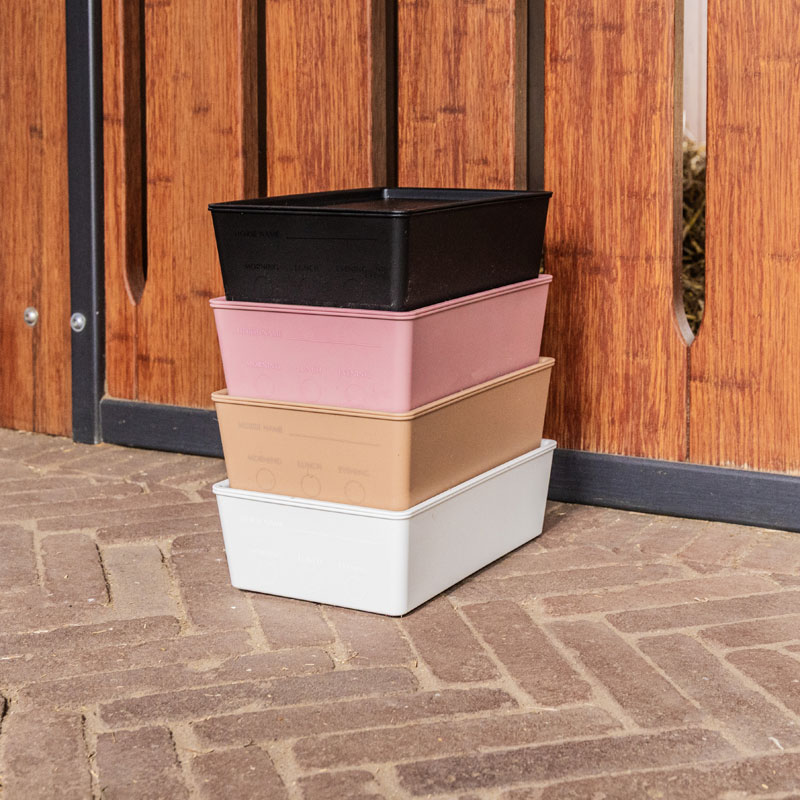 Grooming Deluxe Feed Box with Lid 3.5ltr 2 Grooming Deluxe Feed Box with Lid 3.5ltr 82234-
