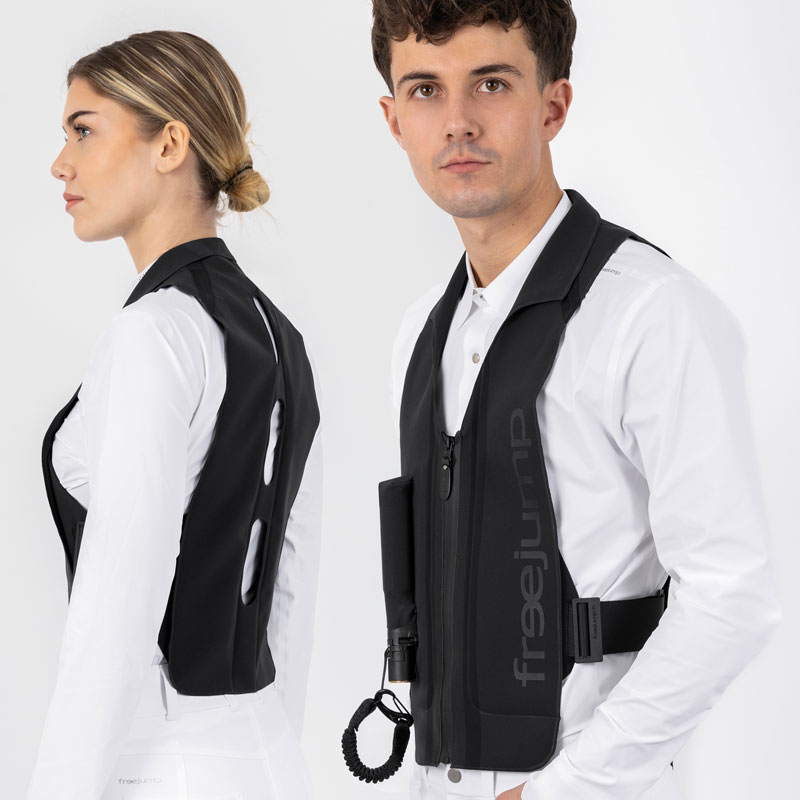 Freejump Plume Airvest 1 Image shows a man and a woman both wearing the new Freejump Plume Airvest
